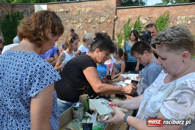 Zdjęcie w galerii na portalu naszraciborz.pl: Zajęcia z decoupage zakończyły Letnią Akcję Zamkowe Zuchy 2015 wiadomości z regionu