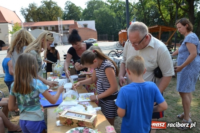 Zdjęcie w galerii na portalu naszraciborz.pl: Zajęcia z decoupage zakończyły Letnią Akcję Zamkowe Zuchy 2015 wiadomości z regionu