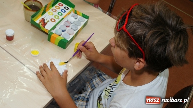 Zdjęcie w galerii na portalu naszraciborz.pl: Miniaturowe dzieła sztuki powstały w bibliotece  wiadomości z regionu