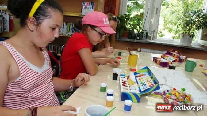 Zdjęcie w galerii na portalu naszraciborz.pl: Miniaturowe dzieła sztuki powstały w bibliotece  wiadomości z regionu