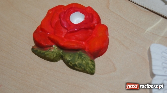 Zdjęcie w galerii na portalu naszraciborz.pl: Miniaturowe dzieła sztuki powstały w bibliotece  wiadomości z regionu