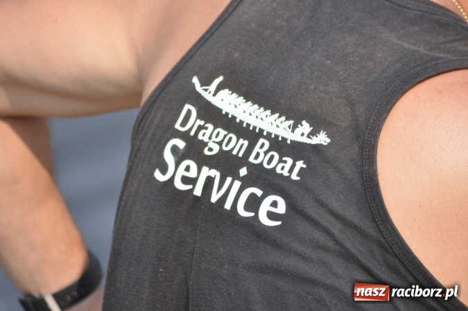 Zdjęcie w galerii na portalu naszraciborz.pl: Zobacz jak Czesi ożywiają Odrę. W Chałupkach-Boguminie zorganizowano czwarte już wyścigi smoczych łodzi wiadomości z regionu