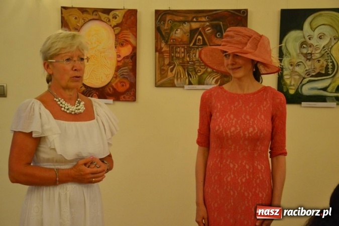 Zdjęcie w galerii na portalu naszraciborz.pl: Wakacje z duchami - wernisaż malarstwa Pauliny Knyziak-Niezgodzkiej na zamku  wiadomości z regionu