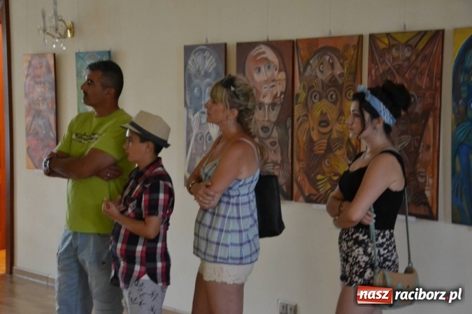 Zdjęcie w galerii na portalu naszraciborz.pl: Wakacje z duchami - wernisaż malarstwa Pauliny Knyziak-Niezgodzkiej na zamku  wiadomości z regionu
