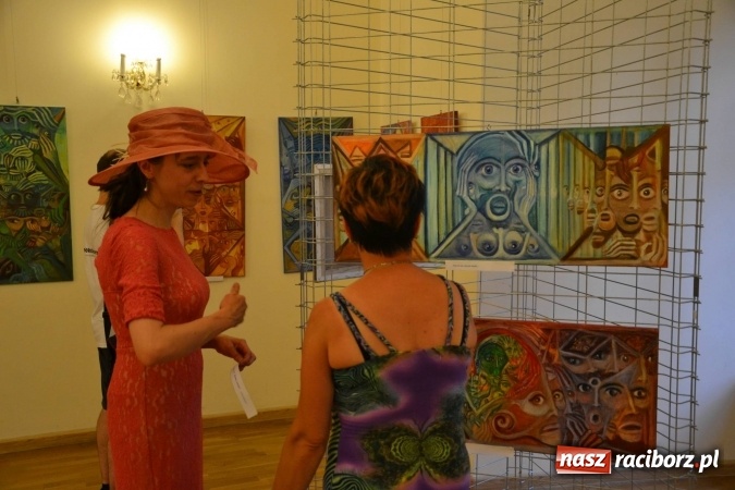 Zdjęcie w galerii na portalu naszraciborz.pl: Wakacje z duchami - wernisaż malarstwa Pauliny Knyziak-Niezgodzkiej na zamku  wiadomości z regionu