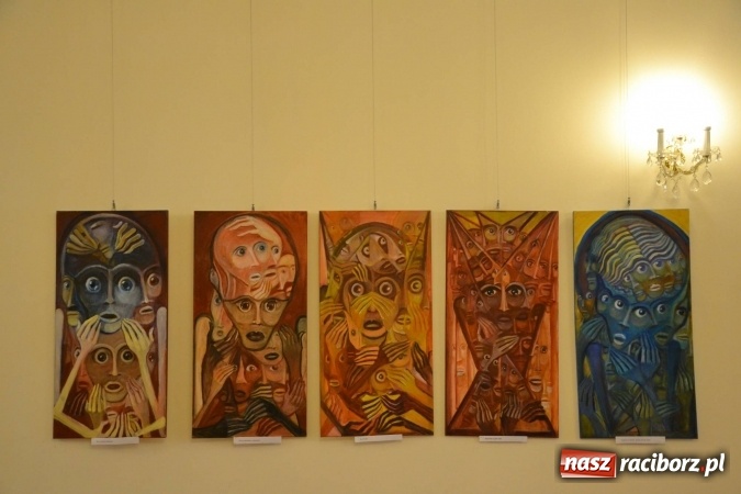 Zdjęcie w galerii na portalu naszraciborz.pl: Wakacje z duchami - wernisaż malarstwa Pauliny Knyziak-Niezgodzkiej na zamku  wiadomości z regionu