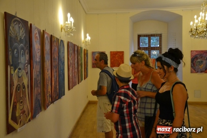 Zdjęcie w galerii na portalu naszraciborz.pl: Wakacje z duchami - wernisaż malarstwa Pauliny Knyziak-Niezgodzkiej na zamku  wiadomości z regionu