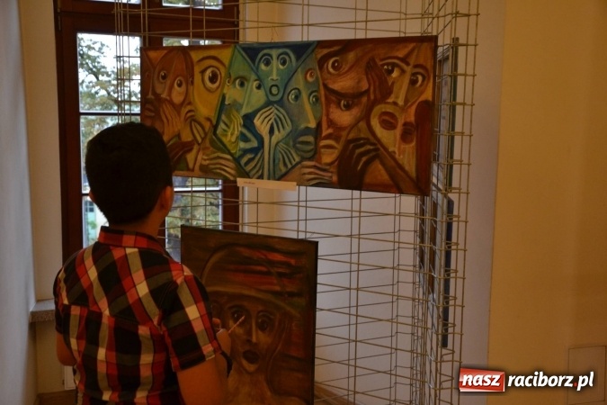 Zdjęcie w galerii na portalu naszraciborz.pl: Wakacje z duchami - wernisaż malarstwa Pauliny Knyziak-Niezgodzkiej na zamku  wiadomości z regionu