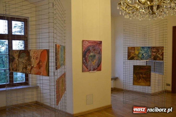 Zdjęcie w galerii na portalu naszraciborz.pl: Wakacje z duchami - wernisaż malarstwa Pauliny Knyziak-Niezgodzkiej na zamku  wiadomości z regionu