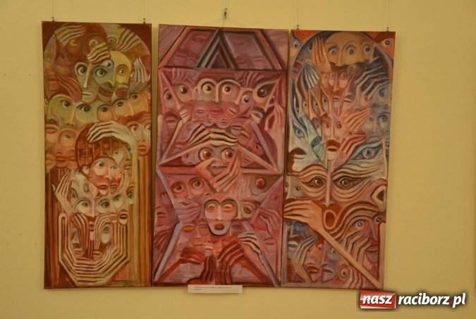 Zdjęcie w galerii na portalu naszraciborz.pl: Wakacje z duchami - wernisaż malarstwa Pauliny Knyziak-Niezgodzkiej na zamku  wiadomości z regionu