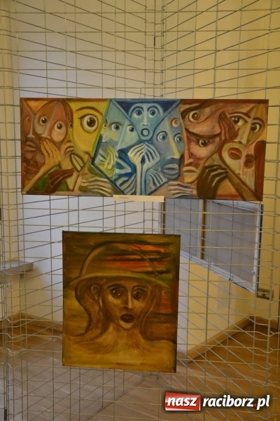 Zdjęcie w galerii na portalu naszraciborz.pl: Wakacje z duchami - wernisaż malarstwa Pauliny Knyziak-Niezgodzkiej na zamku  wiadomości z regionu