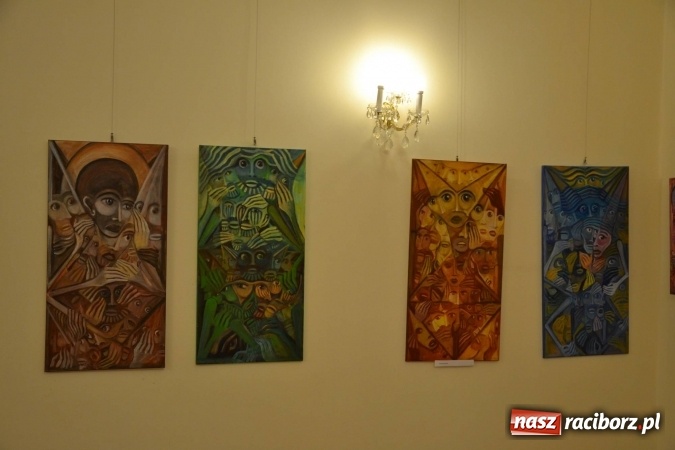 Zdjęcie w galerii na portalu naszraciborz.pl: Wakacje z duchami - wernisaż malarstwa Pauliny Knyziak-Niezgodzkiej na zamku  wiadomości z regionu