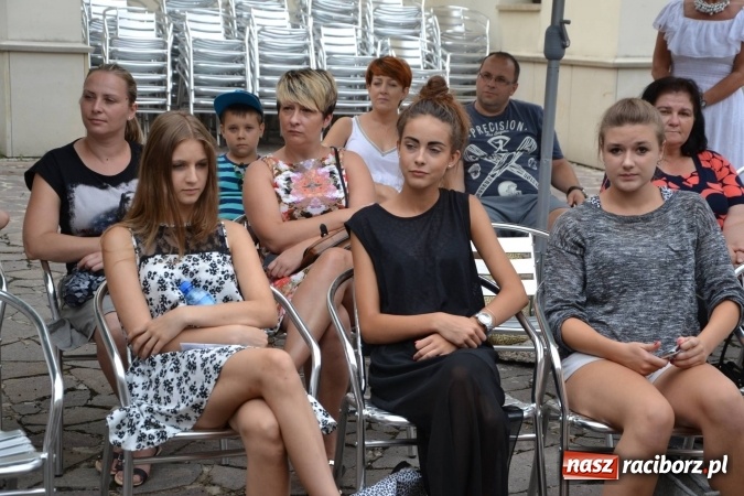 Zdjęcie w galerii na portalu naszraciborz.pl: Wokaliści z Kuźni Raciborskiej wystąpili na Zamku Piastowskim wiadomości z regionu