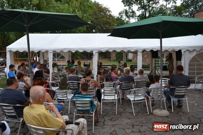 Zdjęcie w galerii na portalu naszraciborz.pl: Wokaliści z Kuźni Raciborskiej wystąpili na Zamku Piastowskim wiadomości z regionu
