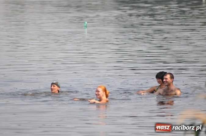Zdjęcie w galerii na portalu naszraciborz.pl: Czy w Odrze można się kąpać? Śmiałków nie brakuje wiadomości z regionu