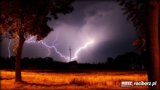 Zdjęcie w galerii na portalu naszraciborz.pl: Magiczne zdjęcia - burza nad Raciborzem wiadomości z regionu