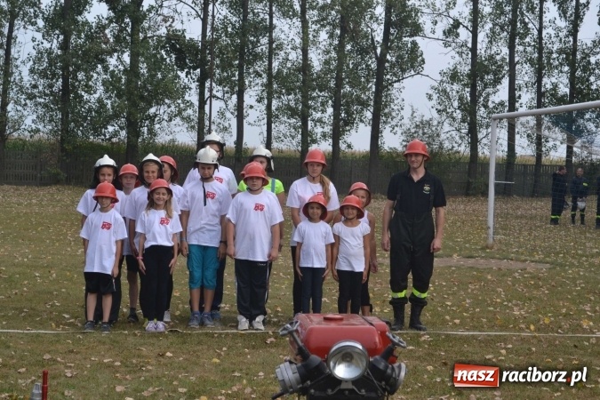 Zdjęcie w galerii na portalu naszraciborz.pl: Druhowie oldboje walczyli w Owsiszczach wiadomości z regionu