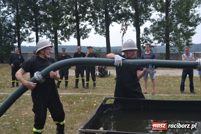Zdjęcie w galerii na portalu naszraciborz.pl: Druhowie oldboje walczyli w Owsiszczach wiadomości z regionu