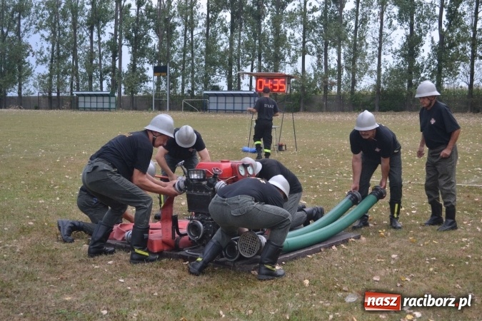 Zdjęcie w galerii na portalu naszraciborz.pl: Druhowie oldboje walczyli w Owsiszczach wiadomości z regionu