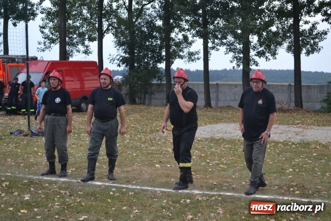 Zdjęcie w galerii na portalu naszraciborz.pl: Druhowie oldboje walczyli w Owsiszczach wiadomości z regionu