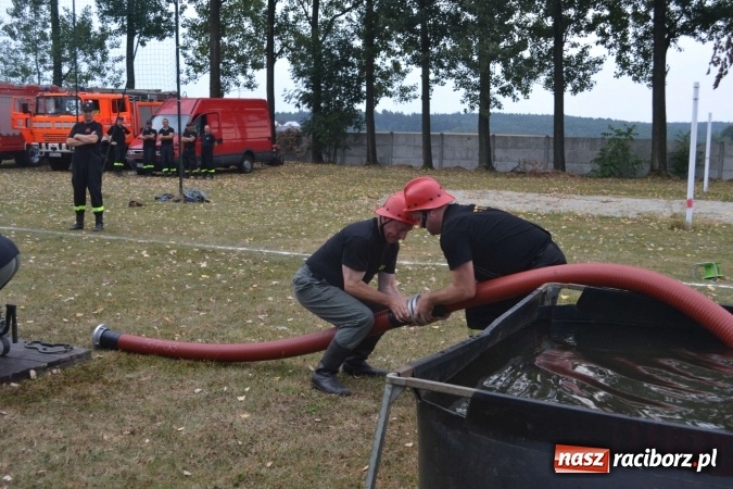Zdjęcie w galerii na portalu naszraciborz.pl: Druhowie oldboje walczyli w Owsiszczach wiadomości z regionu