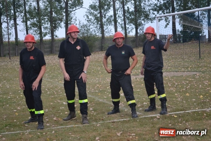 Zdjęcie w galerii na portalu naszraciborz.pl: Druhowie oldboje walczyli w Owsiszczach wiadomości z regionu