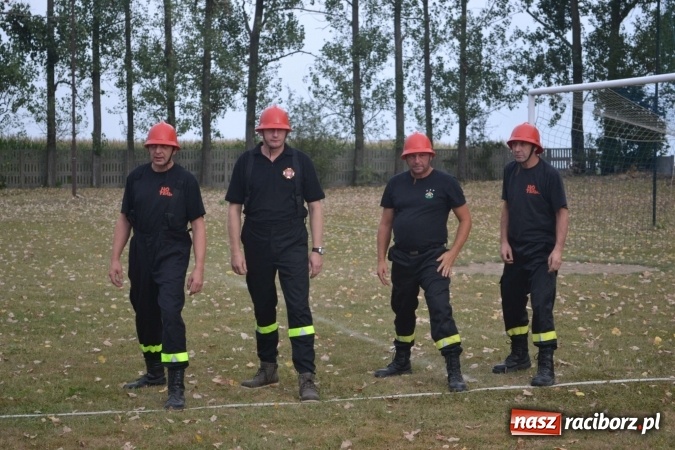 Zdjęcie w galerii na portalu naszraciborz.pl: Druhowie oldboje walczyli w Owsiszczach wiadomości z regionu