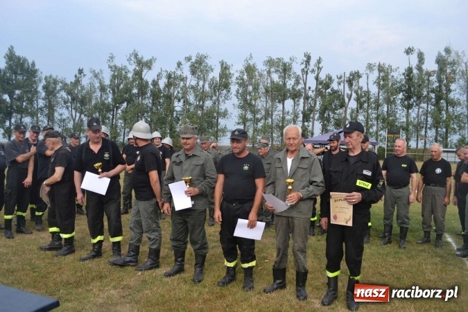 Zdjęcie w galerii na portalu naszraciborz.pl: Druhowie oldboje walczyli w Owsiszczach wiadomości z regionu