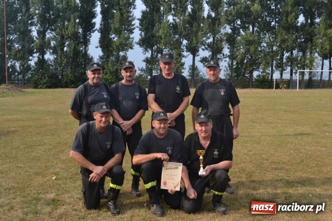 Zdjęcie w galerii na portalu naszraciborz.pl: Druhowie oldboje walczyli w Owsiszczach wiadomości z regionu