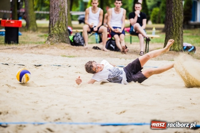 Zdjęcie w galerii na portalu naszraciborz.pl: Mistrzostwa Raciborza w Siatkówce Plażowej wiadomości z regionu