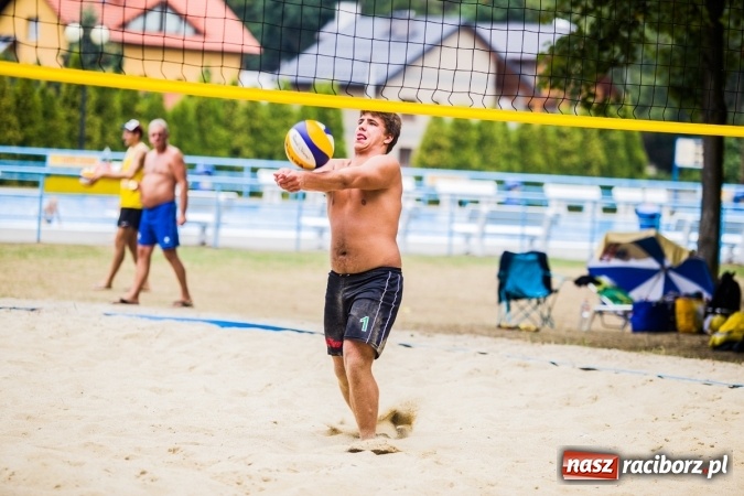Zdjęcie w galerii na portalu naszraciborz.pl: Mistrzostwa Raciborza w Siatkówce Plażowej wiadomości z regionu