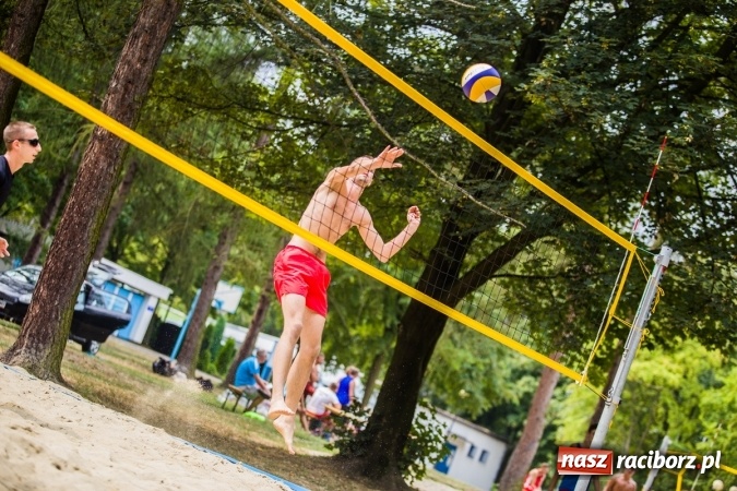 Zdjęcie w galerii na portalu naszraciborz.pl: Mistrzostwa Raciborza w Siatkówce Plażowej wiadomości z regionu