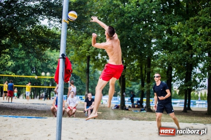 Zdjęcie w galerii na portalu naszraciborz.pl: Mistrzostwa Raciborza w Siatkówce Plażowej wiadomości z regionu