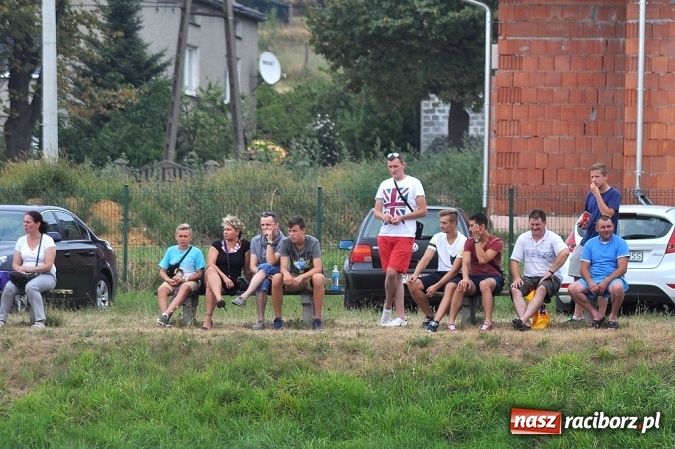 Zdjęcie w galerii na portalu naszraciborz.pl: Skromna wygrana Brzezia na rozpoczęcie sezonu wiadomości z regionu