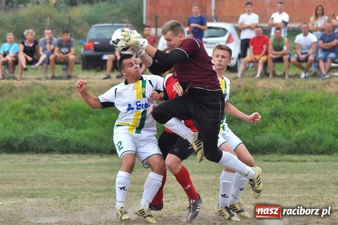 Zdjęcie w galerii na portalu naszraciborz.pl: Skromna wygrana Brzezia na rozpoczęcie sezonu wiadomości z regionu