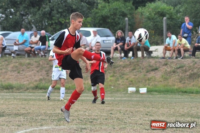 Zdjęcie w galerii na portalu naszraciborz.pl: Skromna wygrana Brzezia na rozpoczęcie sezonu wiadomości z regionu