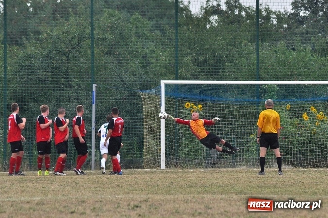 Zdjęcie w galerii na portalu naszraciborz.pl: Skromna wygrana Brzezia na rozpoczęcie sezonu wiadomości z regionu