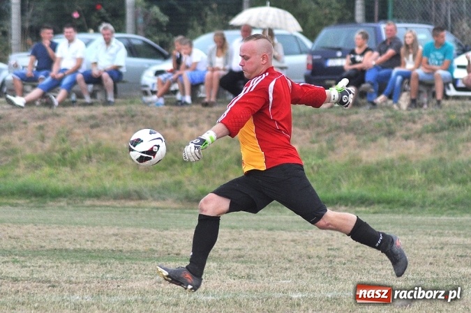 Zdjęcie w galerii na portalu naszraciborz.pl: Skromna wygrana Brzezia na rozpoczęcie sezonu wiadomości z regionu