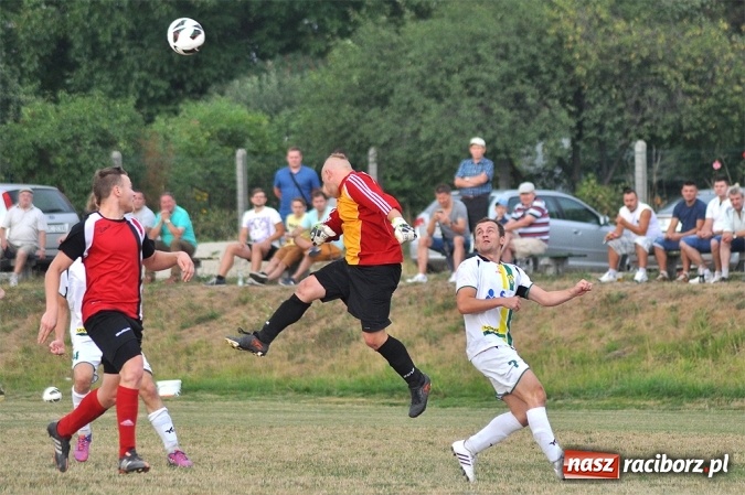 Zdjęcie w galerii na portalu naszraciborz.pl: Skromna wygrana Brzezia na rozpoczęcie sezonu wiadomości z regionu