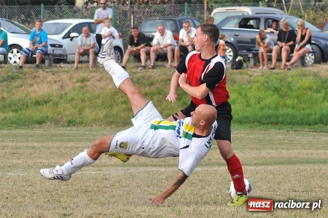Zdjęcie w galerii na portalu naszraciborz.pl: Skromna wygrana Brzezia na rozpoczęcie sezonu wiadomości z regionu