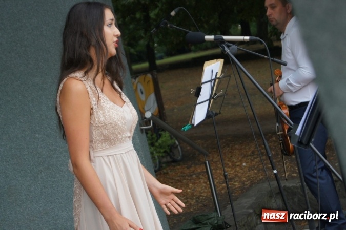 Zdjęcie w galerii na portalu naszraciborz.pl: W kręgu opery i nie tylko w Parku Roth  wiadomości z regionu