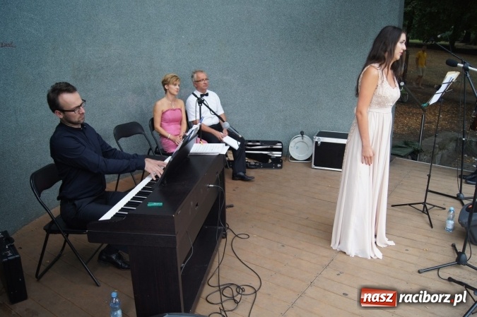 Zdjęcie w galerii na portalu naszraciborz.pl: W kręgu opery i nie tylko w Parku Roth  wiadomości z regionu