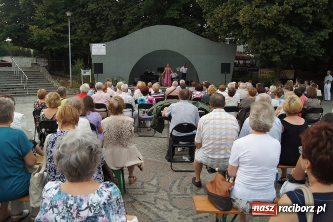 Zdjęcie w galerii na portalu naszraciborz.pl: W kręgu opery i nie tylko w Parku Roth  wiadomości z regionu
