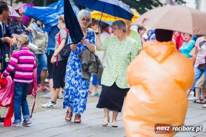 Zdjęcie w galerii na portalu naszraciborz.pl: Pielgrzymi z powiatu raciborskiego wyruszyli na Jasną Górę wiadomości z regionu