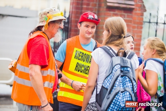 Zdjęcie w galerii na portalu naszraciborz.pl: Pielgrzymi z powiatu raciborskiego wyruszyli na Jasną Górę wiadomości z regionu