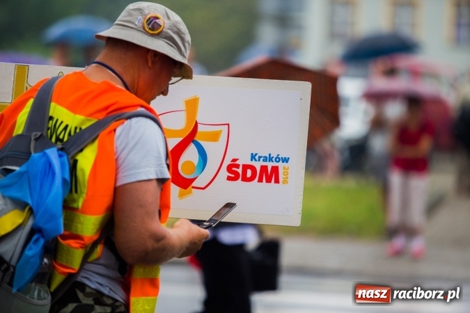Zdjęcie w galerii na portalu naszraciborz.pl: Pielgrzymi z powiatu raciborskiego wyruszyli na Jasną Górę wiadomości z regionu