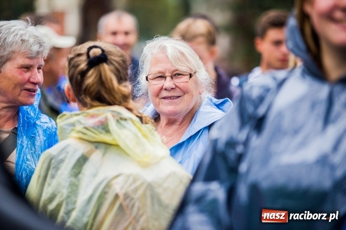 Zdjęcie w galerii na portalu naszraciborz.pl: Pielgrzymi z powiatu raciborskiego wyruszyli na Jasną Górę wiadomości z regionu
