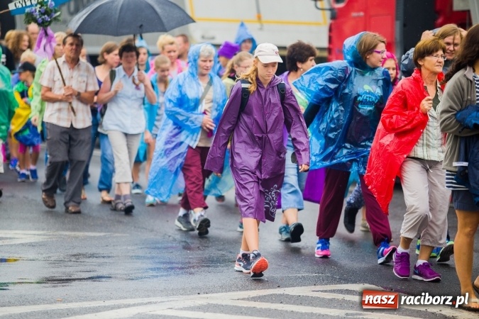 Zdjęcie w galerii na portalu naszraciborz.pl: Pielgrzymi z powiatu raciborskiego wyruszyli na Jasną Górę wiadomości z regionu