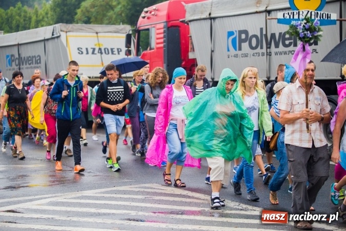 Zdjęcie w galerii na portalu naszraciborz.pl: Pielgrzymi z powiatu raciborskiego wyruszyli na Jasną Górę wiadomości z regionu