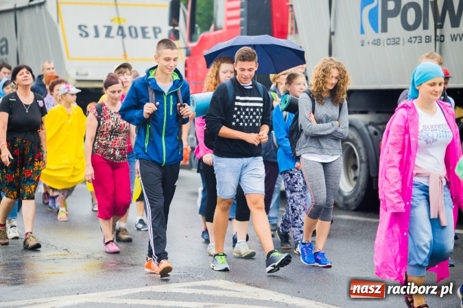 Zdjęcie w galerii na portalu naszraciborz.pl: Pielgrzymi z powiatu raciborskiego wyruszyli na Jasną Górę wiadomości z regionu